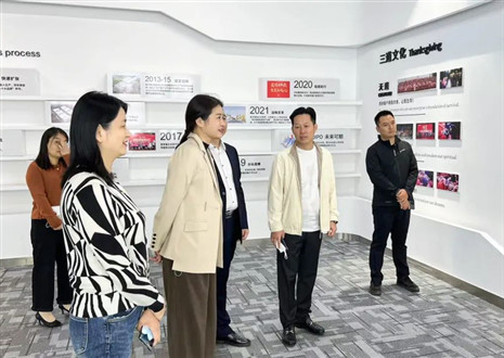 熱烈歡迎瑤海區(qū)范區(qū)長(zhǎng)等領(lǐng)導(dǎo)一行來訪客來福家居股份有限公司參觀指導(dǎo)！